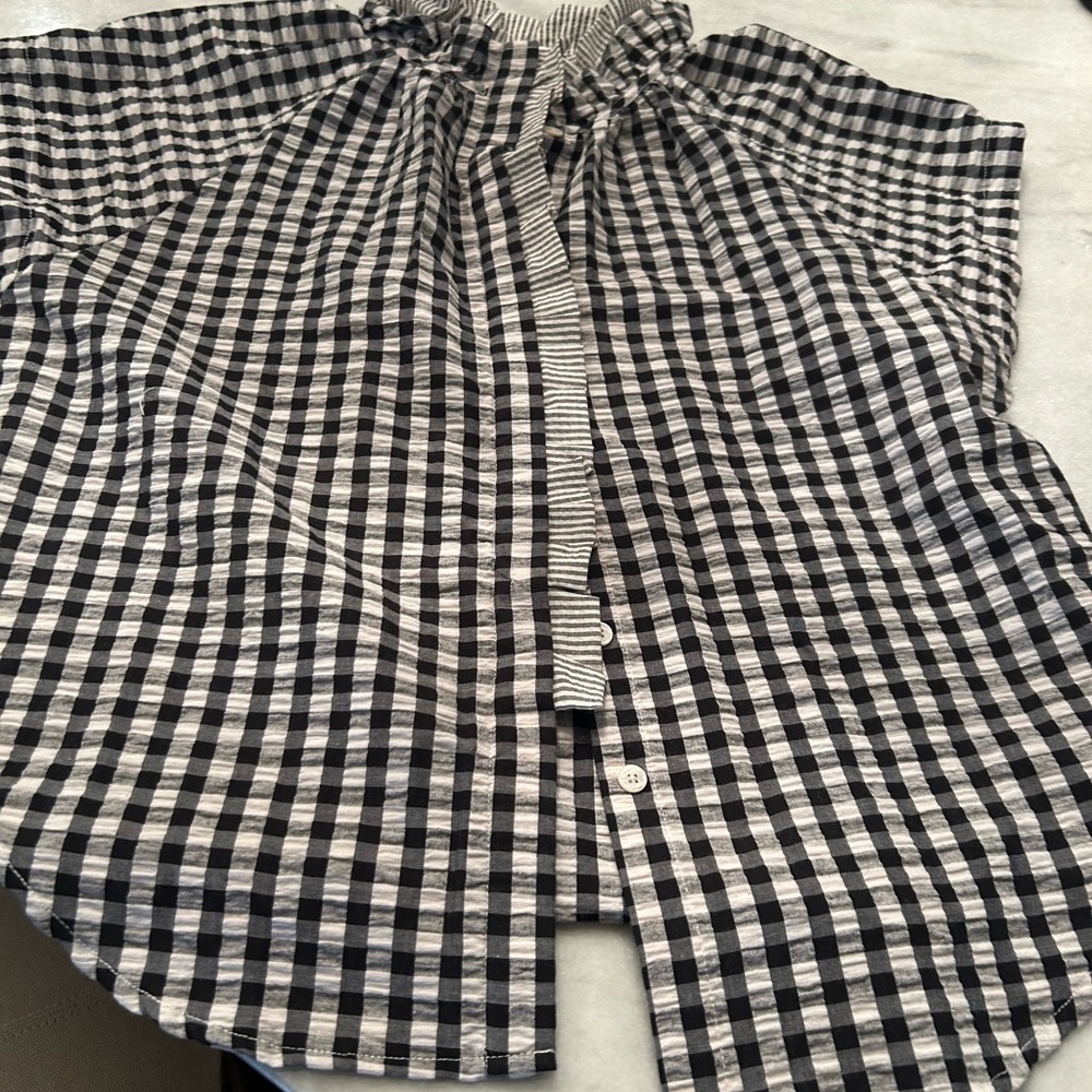 Sundays. Blouse size small